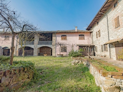 Rustico/Casale/Corte in vendita a Borgonovo Val Tidone - Zona: Fabbiano