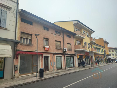 stabile intero in vendita a Cervignano del Friuli