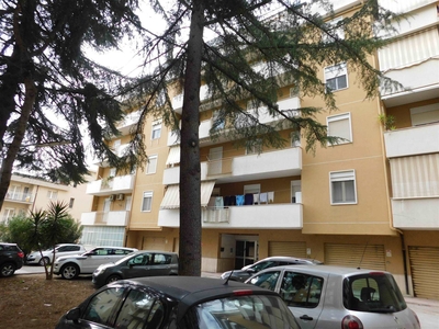 Trilocale in Piazza Giorgio la Pira 21 in zona Piazza Degli Eroi, Viale della Rinascita, Via Babaurra a San Cataldo