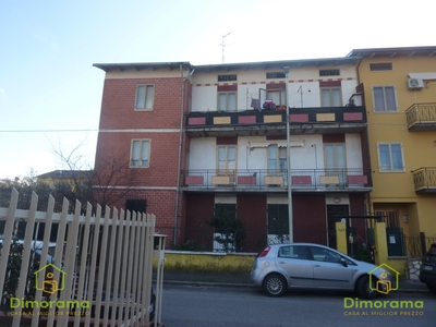 Trilocale in Via Bligny 142, Prato, 1 bagno, giardino in comune, 97 m²