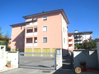 Trilocale in Via degli Orti, Villafranca in Lunigiana, 1 bagno, garage