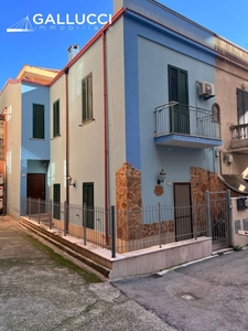 Trilocale in Via Mazzini, Pescara, 1 bagno, arredato, 80 m² in vendita