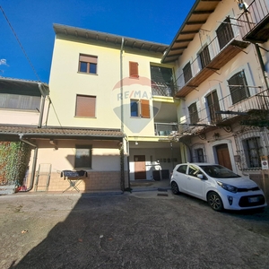 Vendita Stabile - Palazzo Via Trentini, 6
Clivio, Clivio