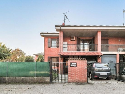 Villa a Schiera a Budrio Via Loup 5 locali