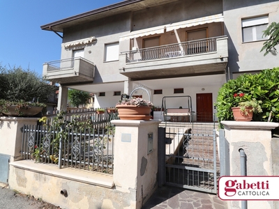 Villa a schiera a Gabicce Mare, 7 locali, 2 bagni, posto auto, 185 m²