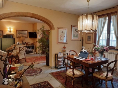Villa a schiera in Largo del Molinuzzo 21, Pistoia, 5 locali, 3 bagni