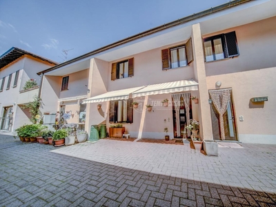 Villa a schiera in vendita a Varallo Pombia