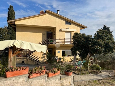 Villa in vendita a Bevagna