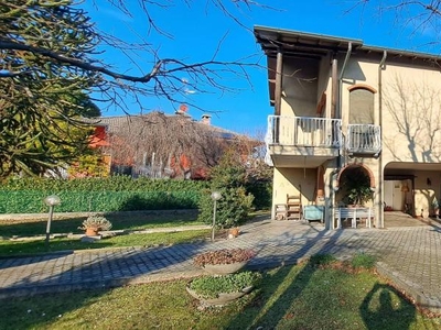 villa in vendita a Erba