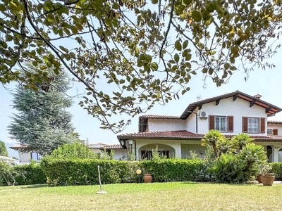 Villa in vendita a Forte Dei Marmi Lucca Centro