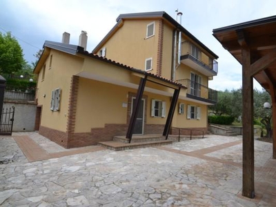 Villa in vendita a Postiglione