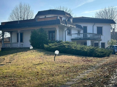 Villa in vendita a Rovescala