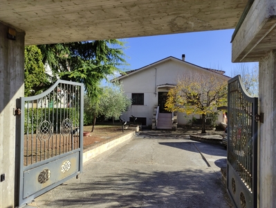 Villa in vendita, Rosciano villa oliveti
