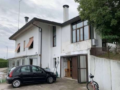 Villa in Via Aquileia, Pordenone, 10 locali, 246 m² in vendita