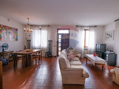 Villa in Via G. Di Vittorio, Trezzano Rosa, 4 locali, 2 bagni, con box