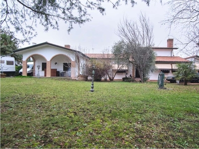 Villa in Via Gobetti, Concordia Sagittaria, 9 locali, 2 bagni, garage