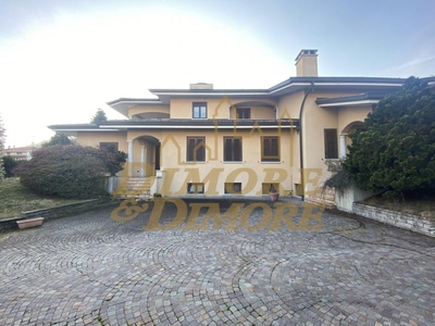villa indipendente in vendita a Gozzano