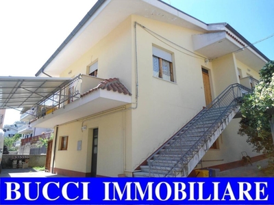 villa indipendente in vendita a Pescara
