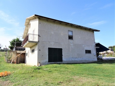 villa indipendente in vendita a Pianello