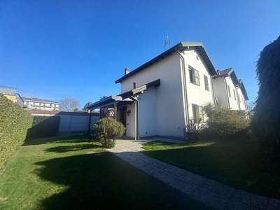 villa indipendente in vendita a Somma Lombardo
