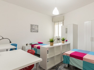Letto in camera in affitto Appartamento con 3 camere da letto Mazzini, Bologna