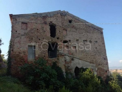 Albergo all'asta a Casciana Terme Lari via Tartaglia, 94,95,96