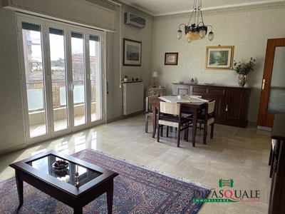 Appartamento in Affitto a Ragusa, 700€, 160 m²