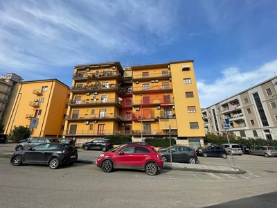 Appartamento in Vendita a Benevento, zona Mellusi, 260'000€, 172 m²