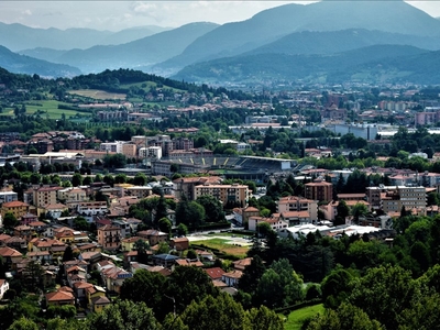 Appartamento in Vendita a Bergamo, zona Villaggio Sposi, 4300 m²