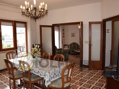 Appartamento in Vendita a Frosinone, zona Periferia, 150'000€, 120 m²