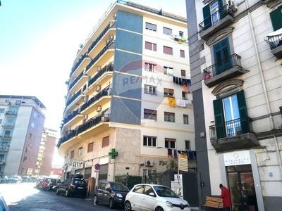 Appartamento in Vendita a Napoli, zona Arenella, 395'000€, 132 m²