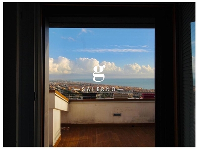 Appartamento in Vendita a Salerno, 560'000€, 200 m²