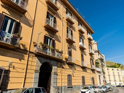 Bilocale in Vendita a Napoli, 380'000€, 100 m²