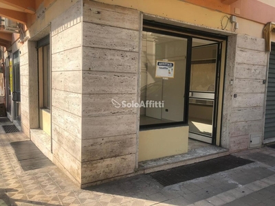 Capannone in Affitto a Reggio Calabria, zona Centro, 300€, 20 m²