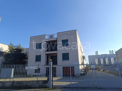Capannone Industriale in vendita a Carmagnola via Luda di Cortemilia, 5
