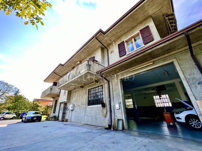 Casa Indipendente a Pozzolengo in Via Sirmione - Pozzolengo , Cascina Ceresa