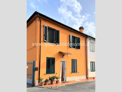 Casa Indipendente in Vendita a Prato, zona Viaccia, 259'000€, 150 m²