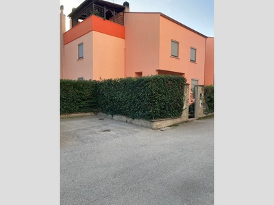 Casa Indipendente in Vendita a Sassari, 250'000€, 240 m²