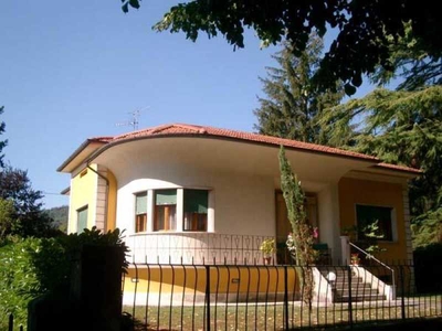 Casa Indipendente in Vendita ad Barga - 350000 Euro