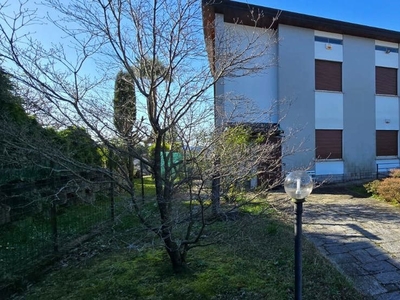 Casa Indipendente in Via Canvale, 8, Laveno-Mombello (VA)