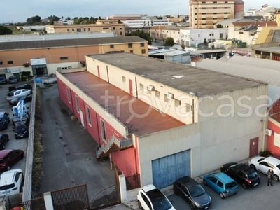 Magazzino in vendita a Cagliari viale Elmas, 1