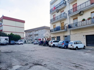 Magazzino in vendita a Mola di Bari via Ariosto, 155