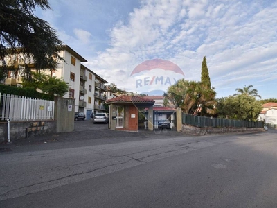 Magazzino in vendita ad Aci Castello via Acicastello, 93