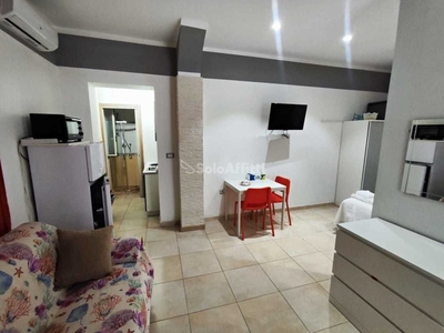 Monolocale in Affitto a Reggio Calabria, zona S. Caterina, 450€, 40 m², arredato