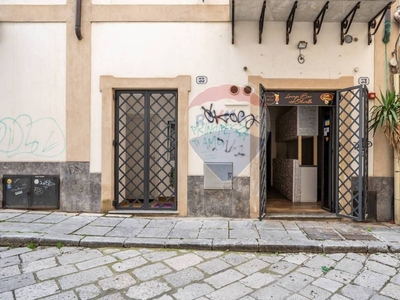 Negozio in vendita a Palermo via Bara All'olivella, 53