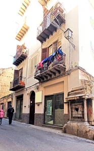 Negozio in vendita a Palermo via Porta di Castro