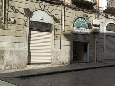 Negozio in vendita a Palermo via Spirito Santo 28