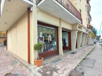 Negozio in vendita a Spoleto viale Guglielmo Marconi