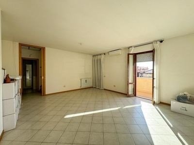Quadrilocale in Vendita a Siena, 330'000€, 100 m², arredato, con Box