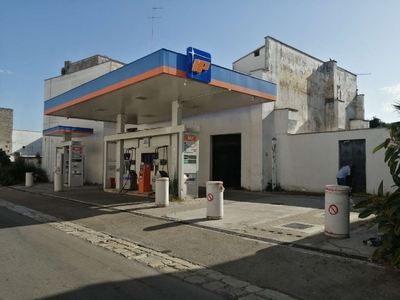 Struttura per distribuzione di carburante con abitazione, largo Stazione, Squinzano